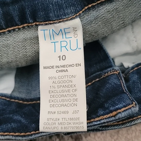 Blue jean embroidered capris - Picture 4 of 5